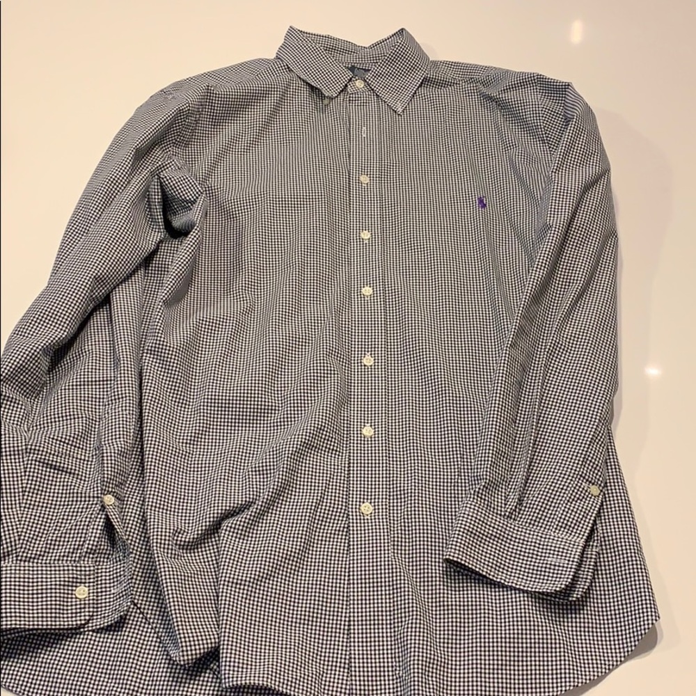 Men’s classic fit Polo button up.